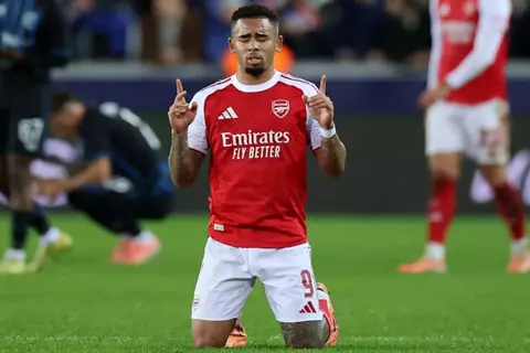 بعد 11 شهرًا من الغياب… جيسوس يخطف الأنظار في آرسنال